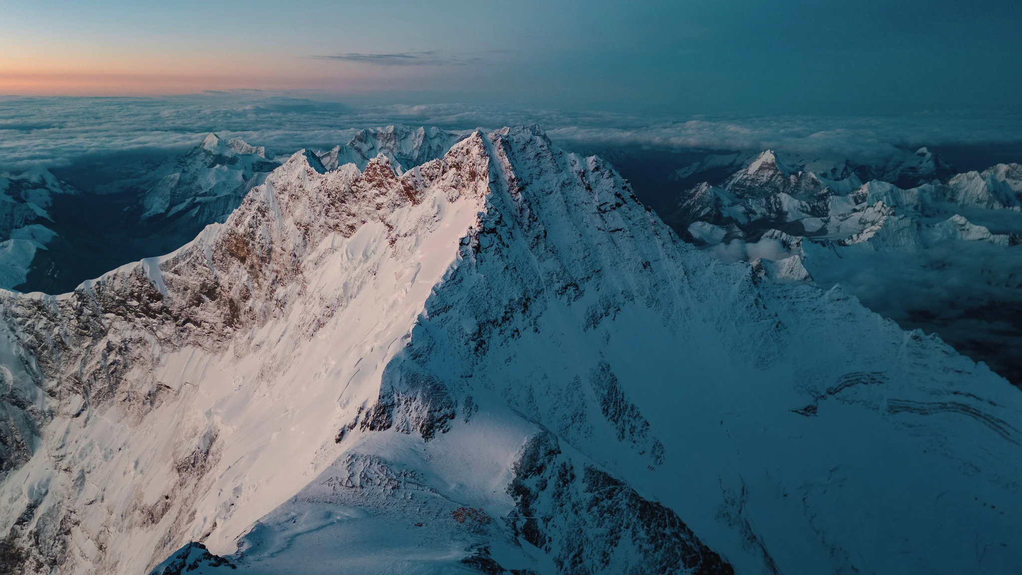 ALPINIST CLIMBER EXPEDITIONS
